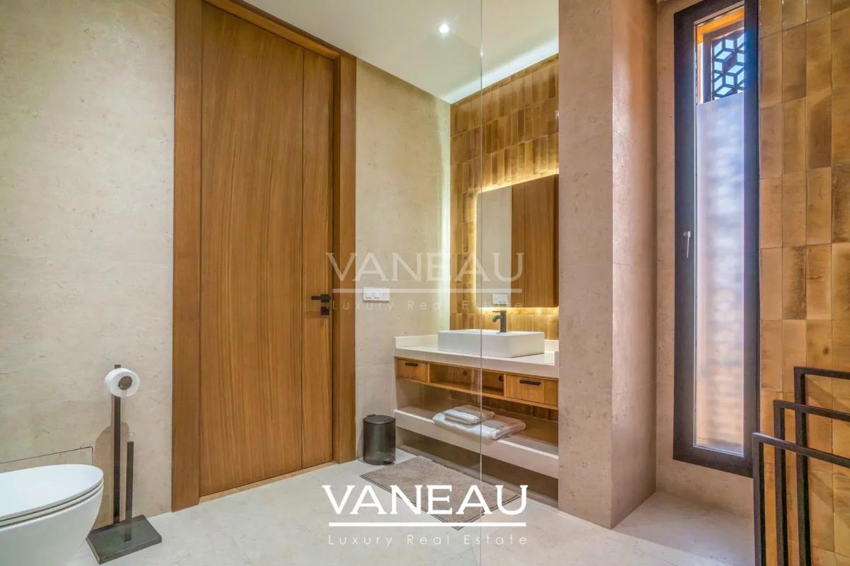 ***VILLA D'EXCEPTION DE 850m² SUR GOLF***