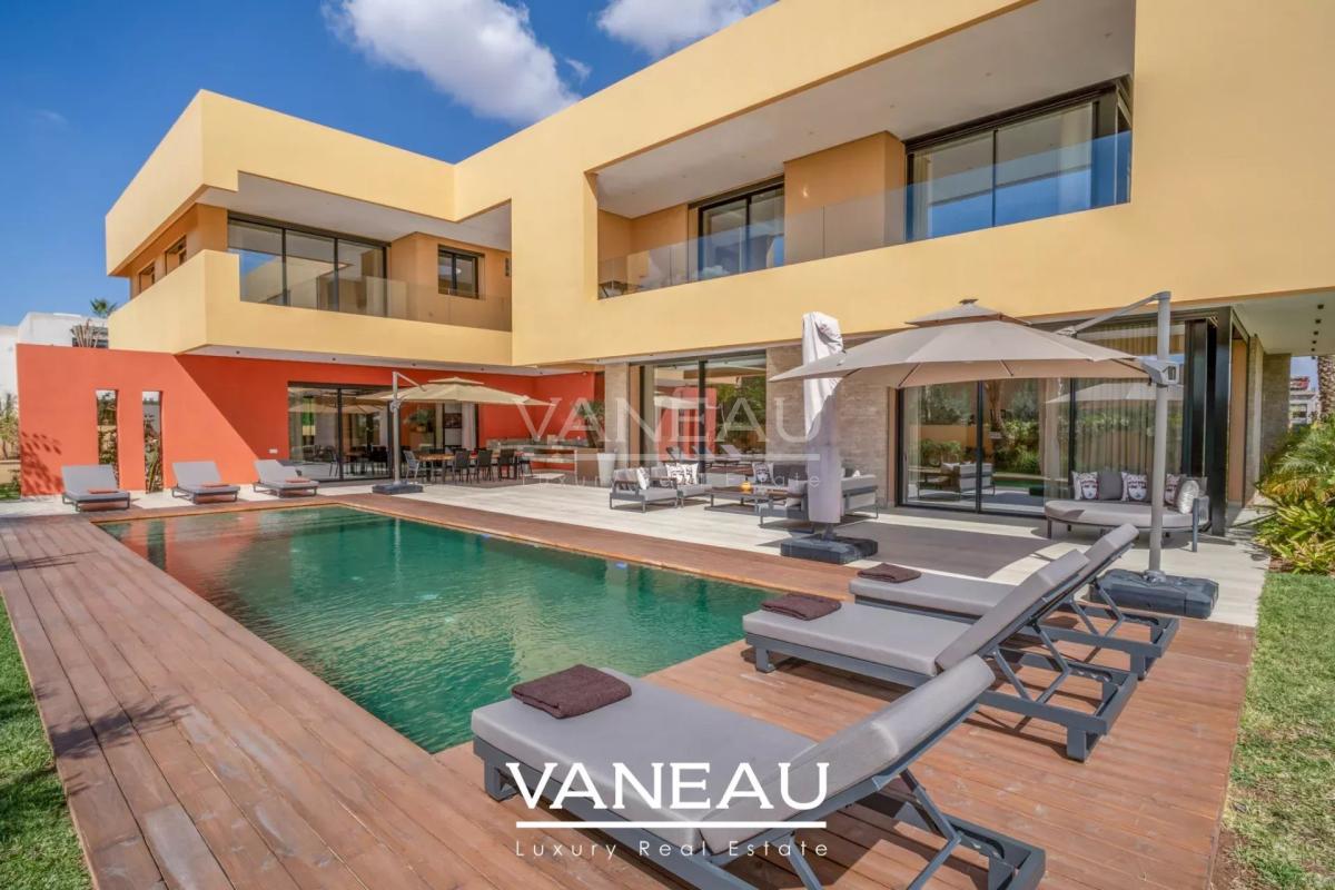 ***VILLA D'EXCEPTION DE 850m² SUR GOLF***