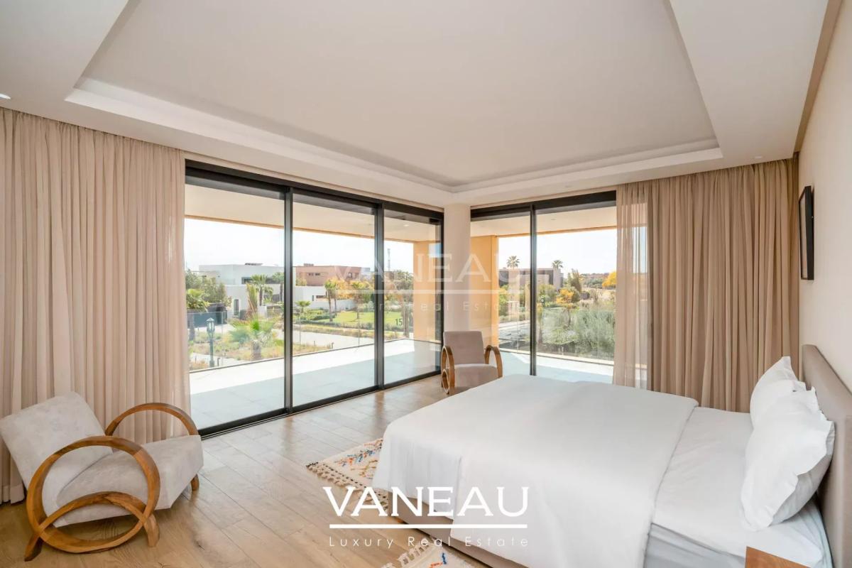 ***VILLA D'EXCEPTION DE 850m² SUR GOLF***