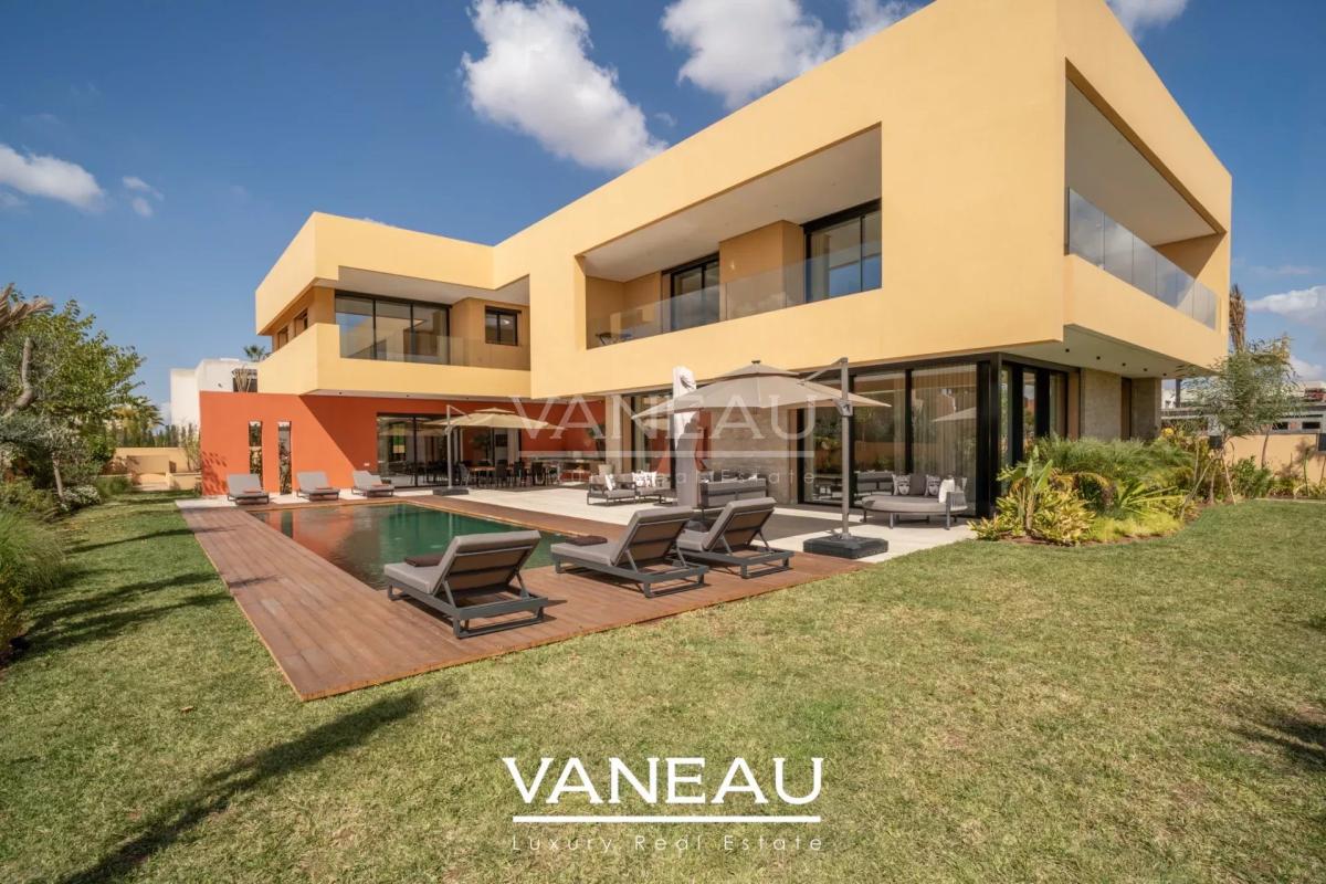 ***VILLA D'EXCEPTION DE 850m² SUR GOLF***