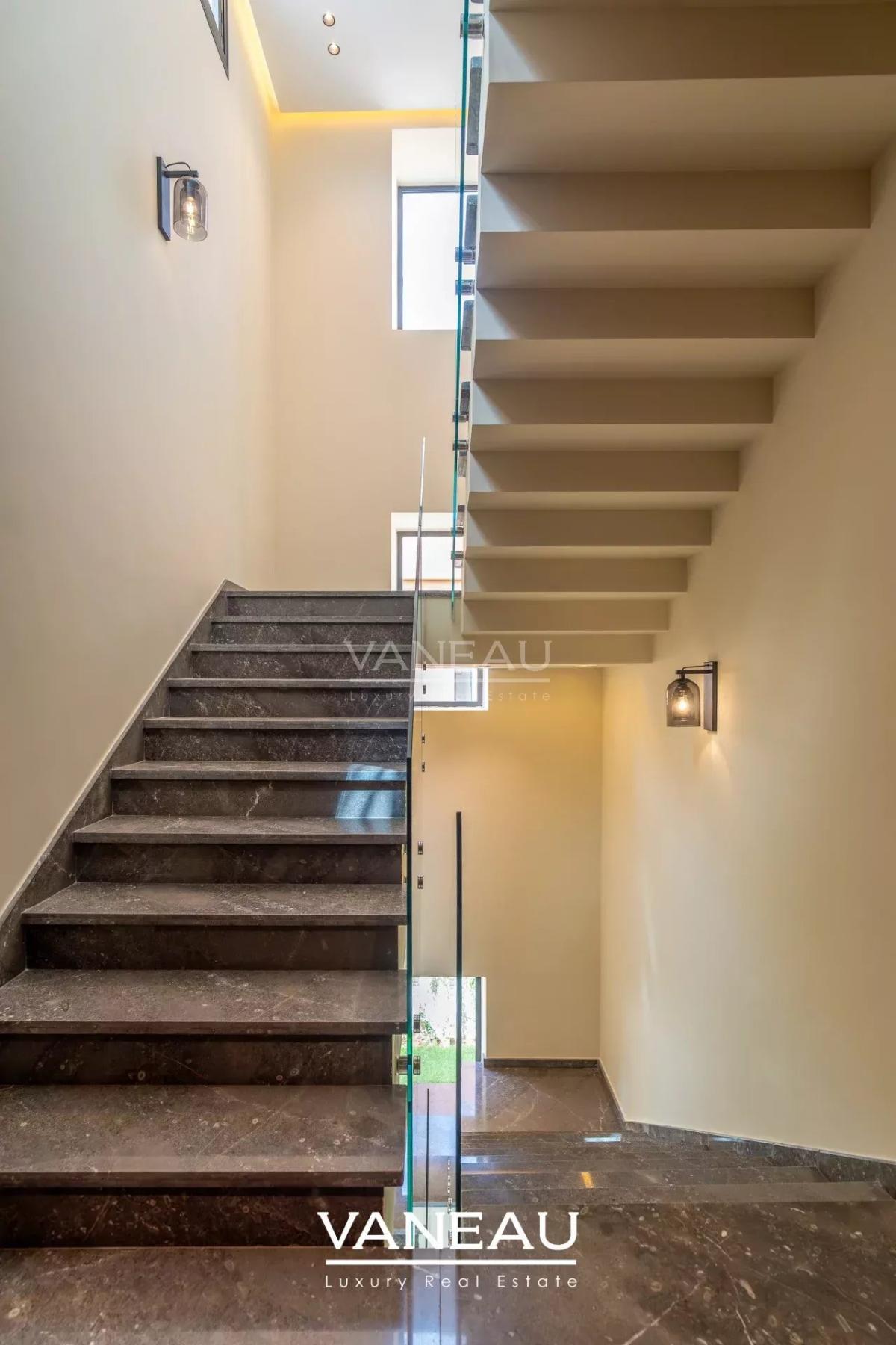 Villa de 500 m² habitable sur terrain arboré