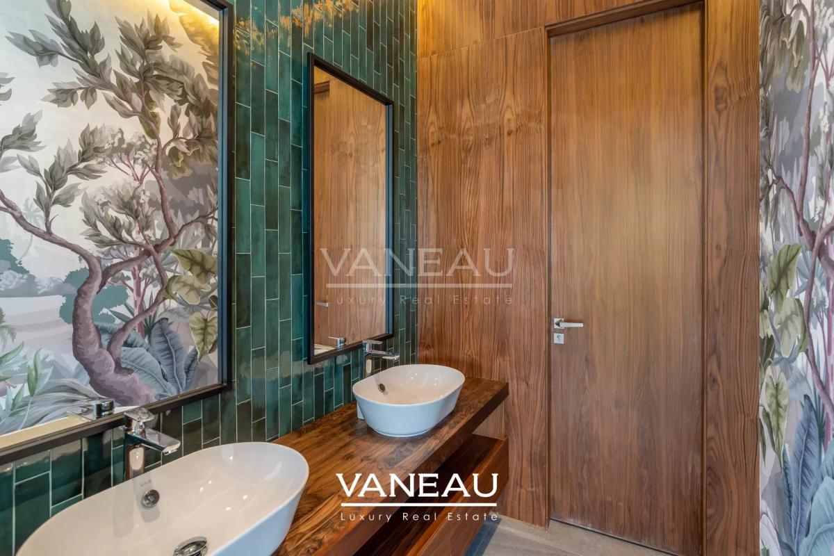 Villa de 500 m² habitable sur terrain arboré