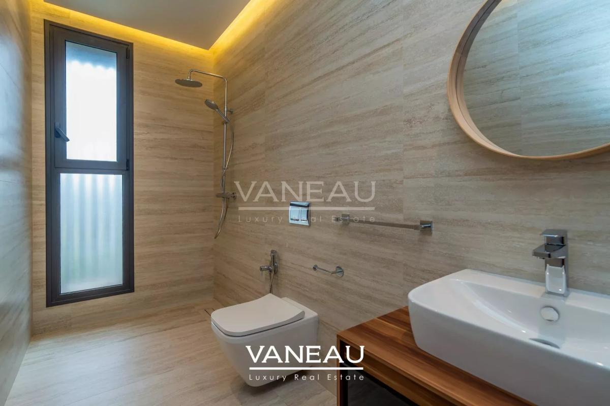 Villa de 500 m² habitable sur terrain arboré