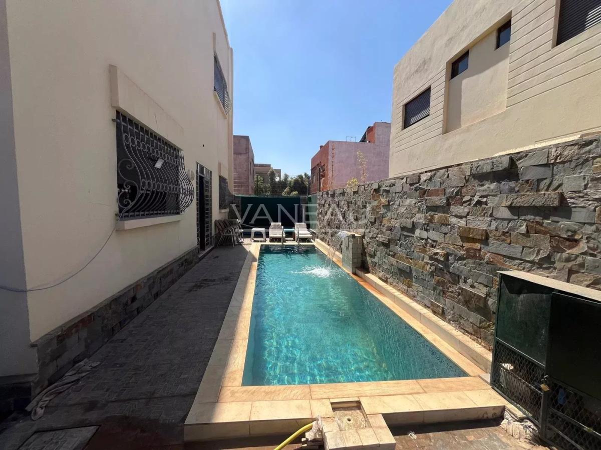 Maison familiale avec piscine Targa