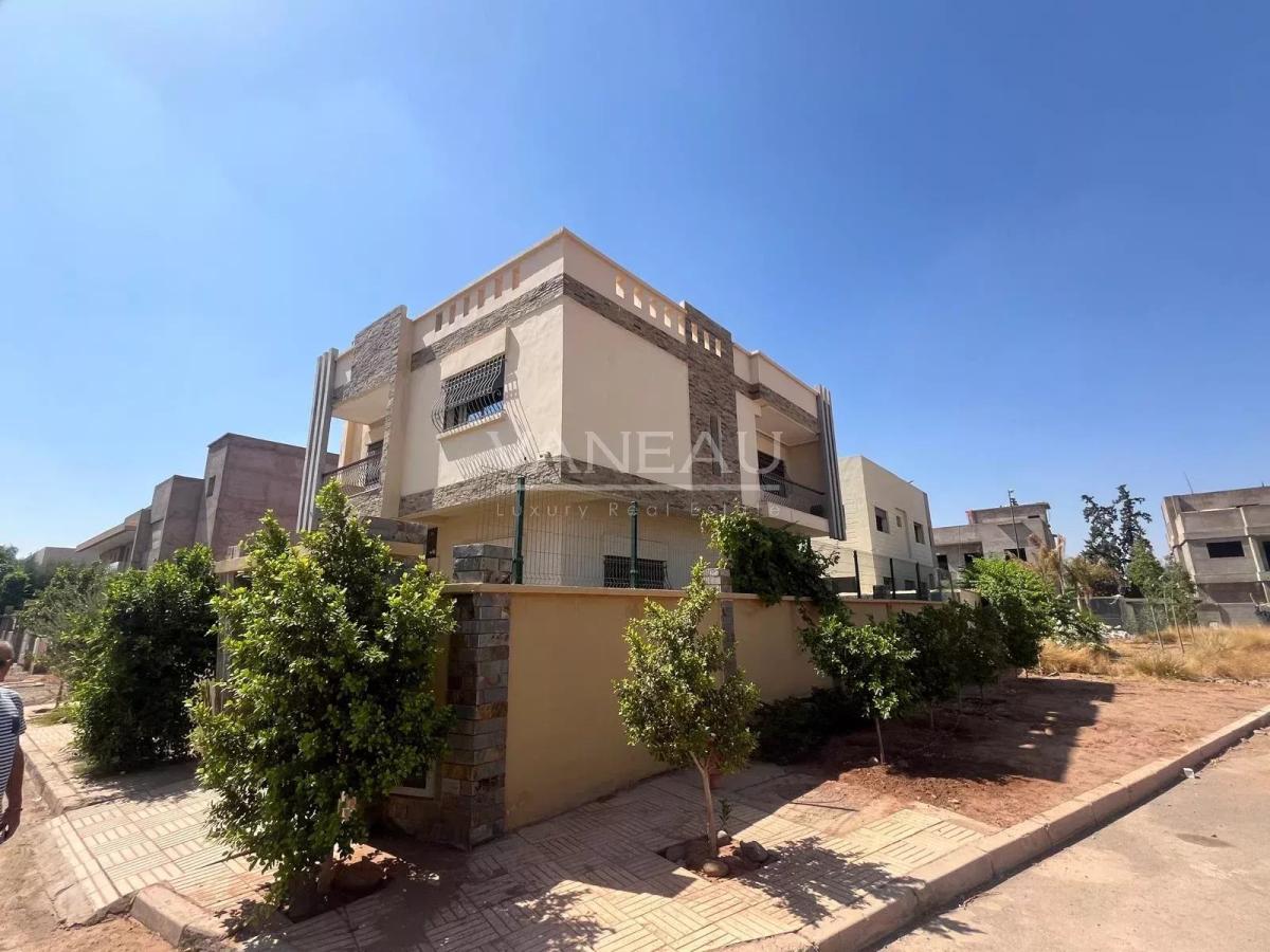 Maison familiale avec piscine Targa