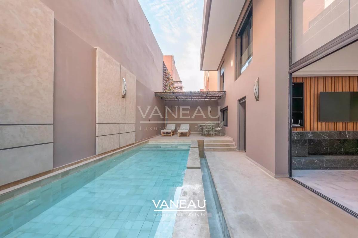 Luxueux Duplex avec Piscine Privative au Cœur de Victor Hugo