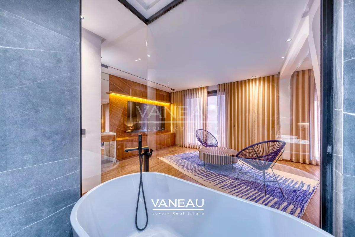 Luxueux Duplex avec Piscine Privative au Cœur de Victor Hugo