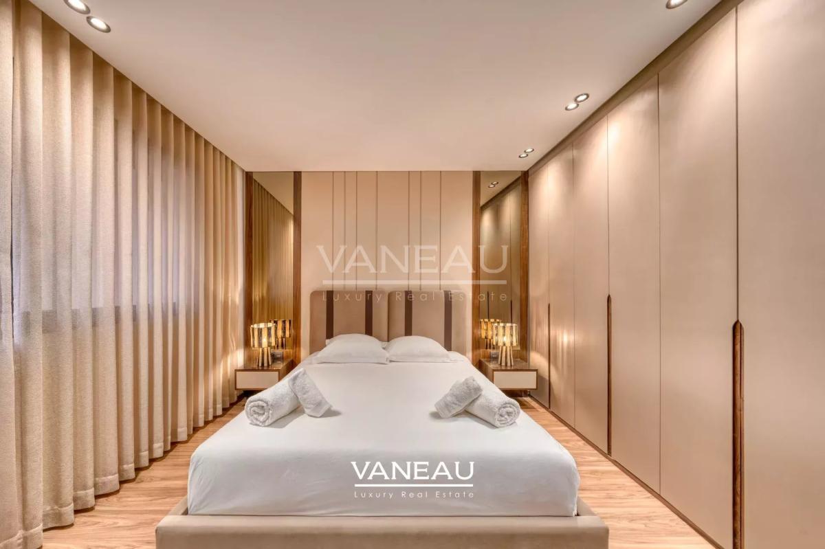 Luxueux Duplex avec Piscine Privative au Cœur de Victor Hugo