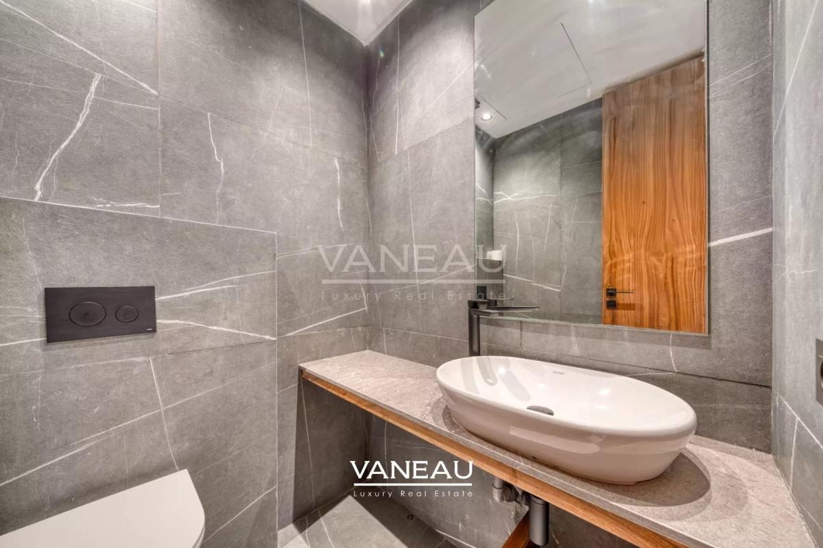 Luxueux Duplex avec Piscine Privative au Cœur de Victor Hugo