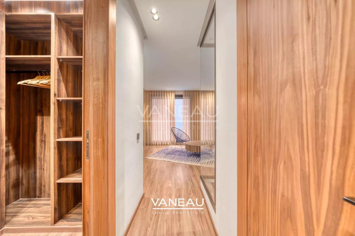 Luxueux Duplex avec Piscine Privative au Cœur de Victor Hugo