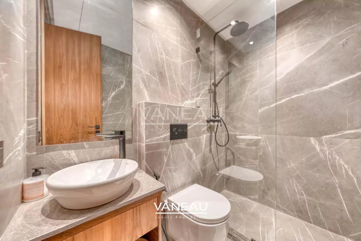 Luxueux Duplex avec Piscine Privative au Cœur de Victor Hugo