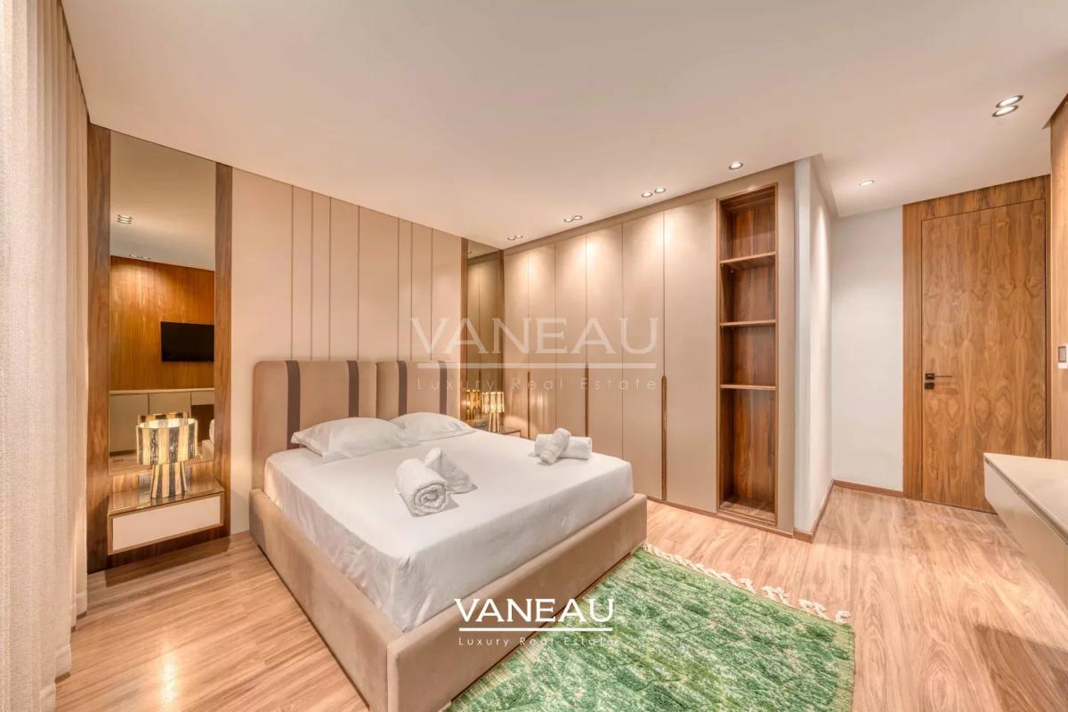 Luxueux Duplex avec Piscine Privative au Cœur de Victor Hugo