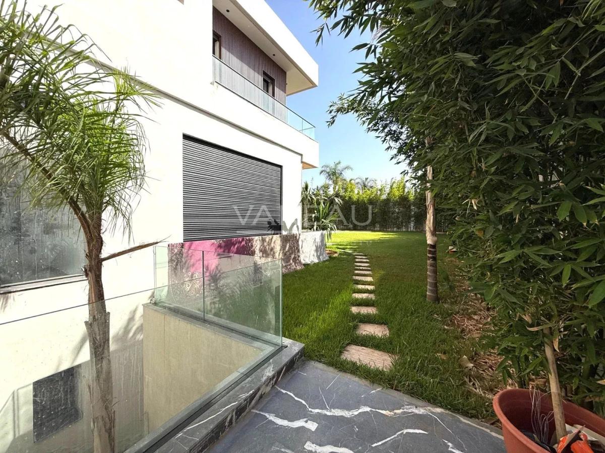 Villa à vendre sur Bouskoura Ville Verte -  1 300 m²