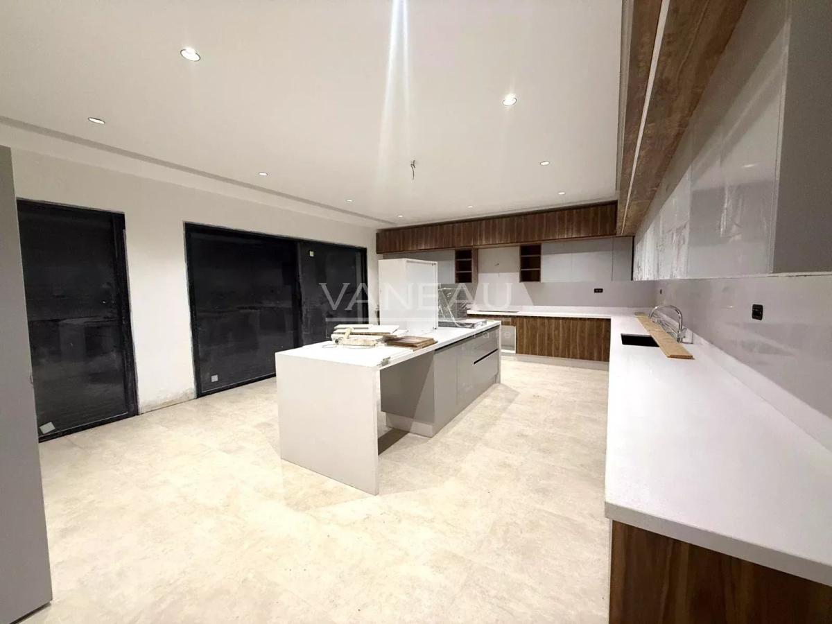 Villa à vendre sur Bouskoura Ville Verte -  1 300 m²