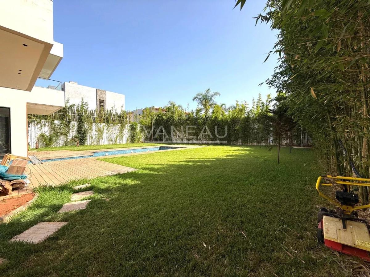 Villa à vendre sur Bouskoura Ville Verte -  1 300 m²