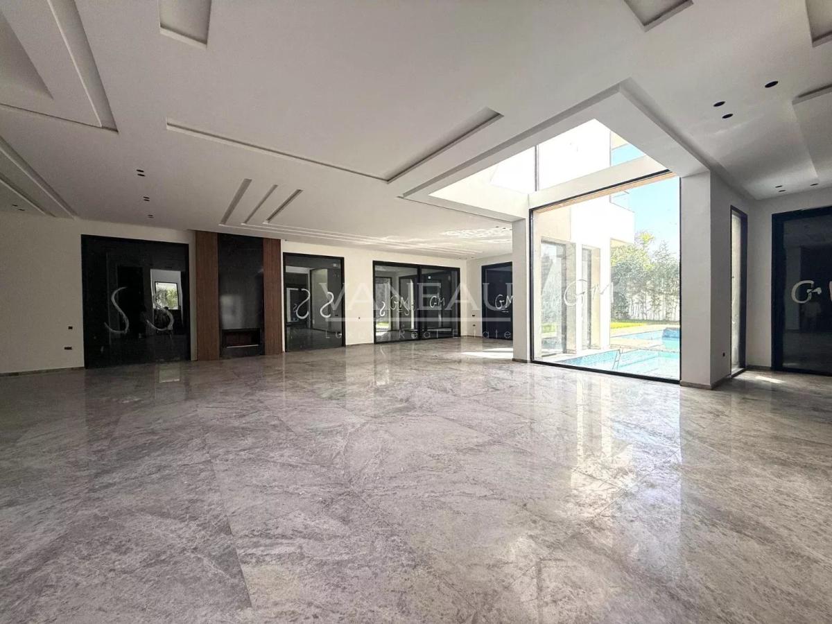 Villa à vendre sur Bouskoura Ville Verte -  1 300 m²