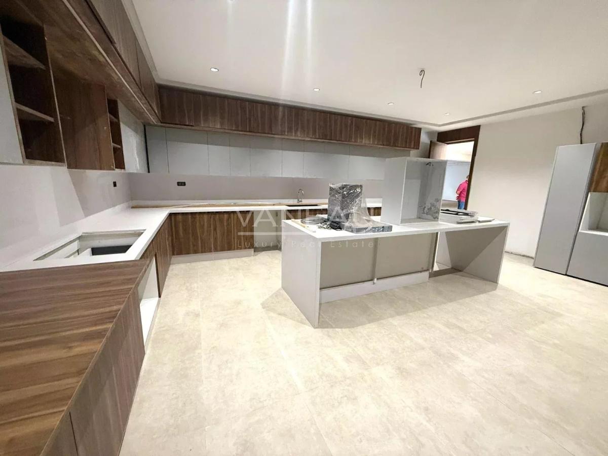 Villa à vendre sur Bouskoura Ville Verte -  1 300 m²