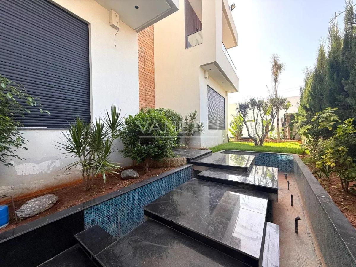Villa à vendre sur Bouskoura Ville Verte -  1 300 m²