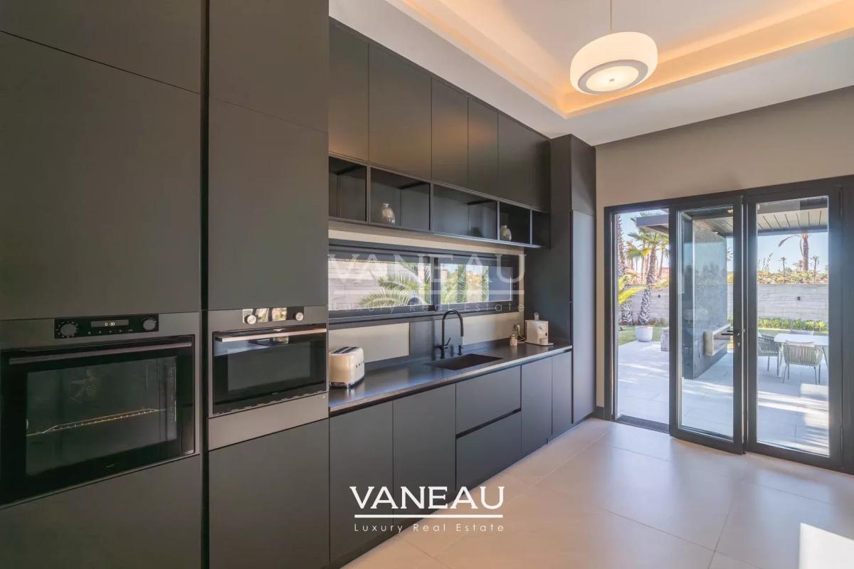 Villa neuve contemporaine a proximité de golfs prestigieux