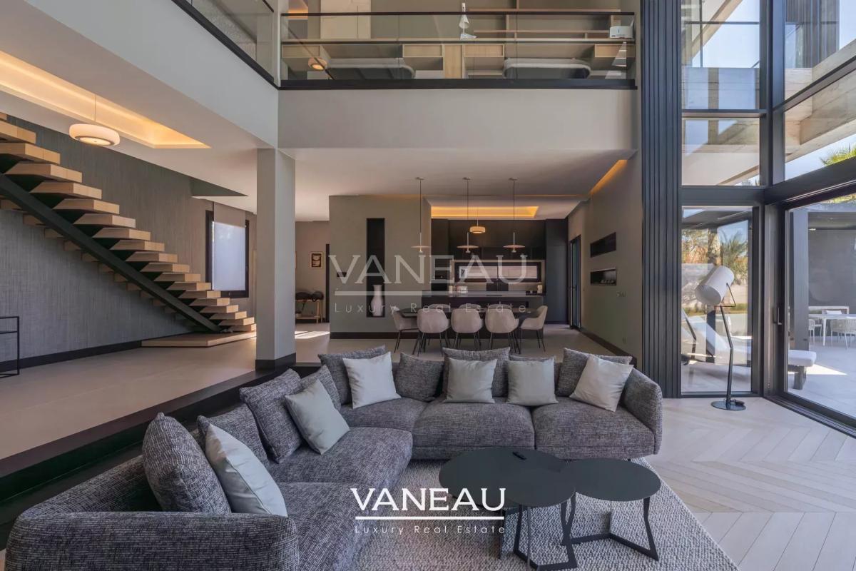 Villa neuve contemporaine a proximité de golfs prestigieux