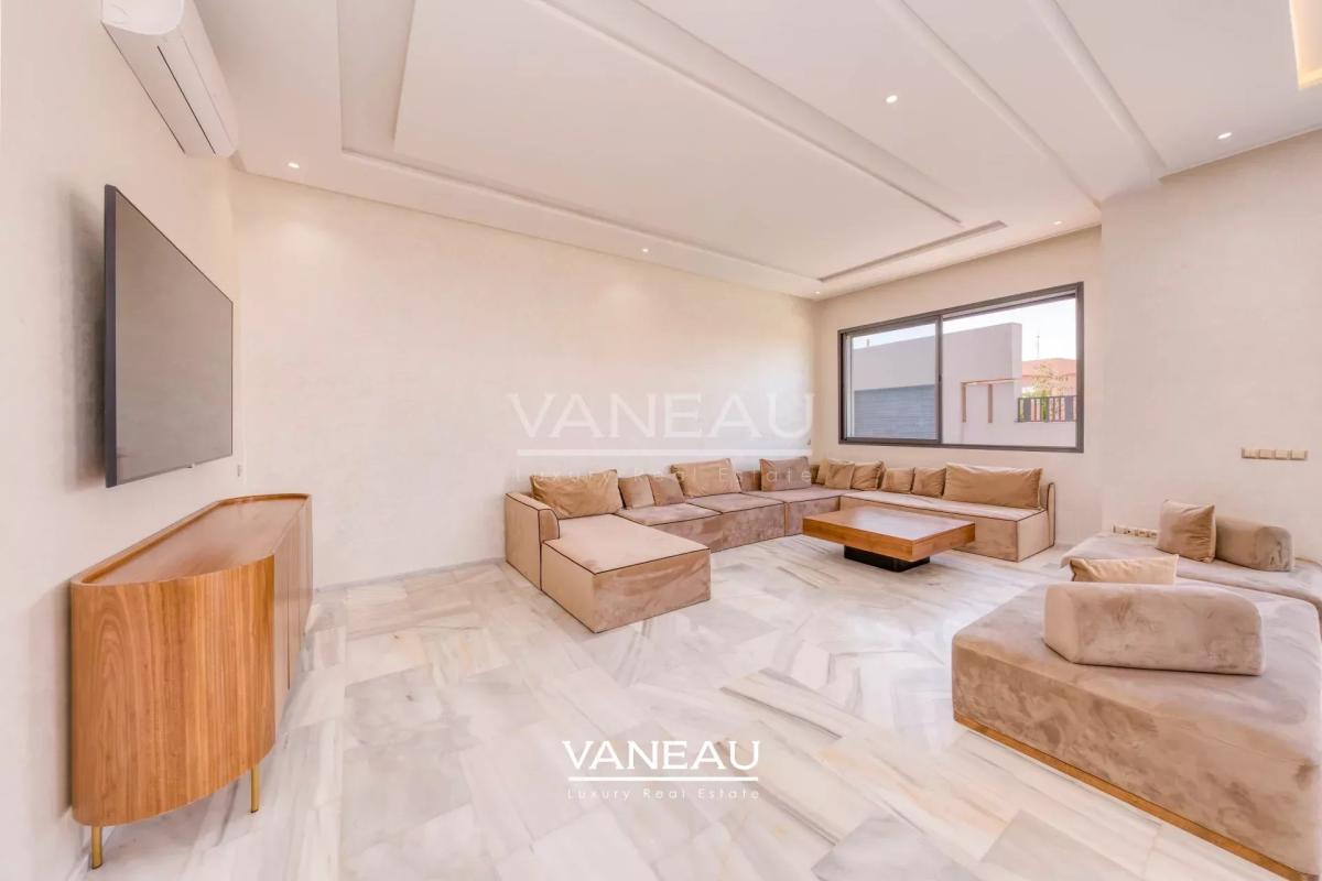 **À Vendre : Villa Spacieuse avec 5 Chambres à Marrakech**