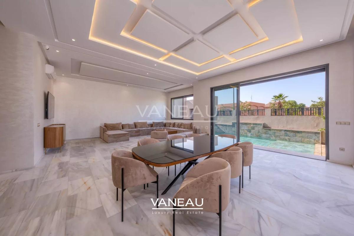 **À Vendre : Villa Spacieuse avec 5 Chambres à Marrakech**