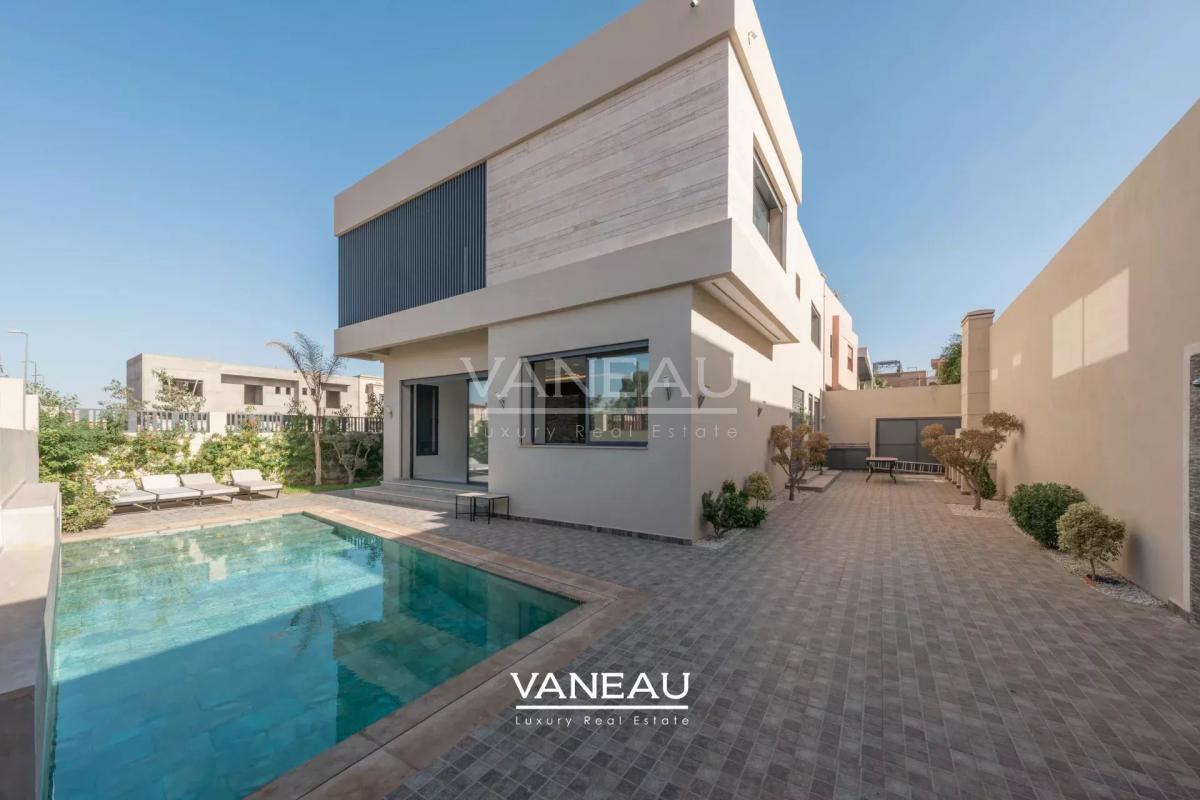 **À Vendre : Villa Spacieuse avec 5 Chambres à Marrakech**