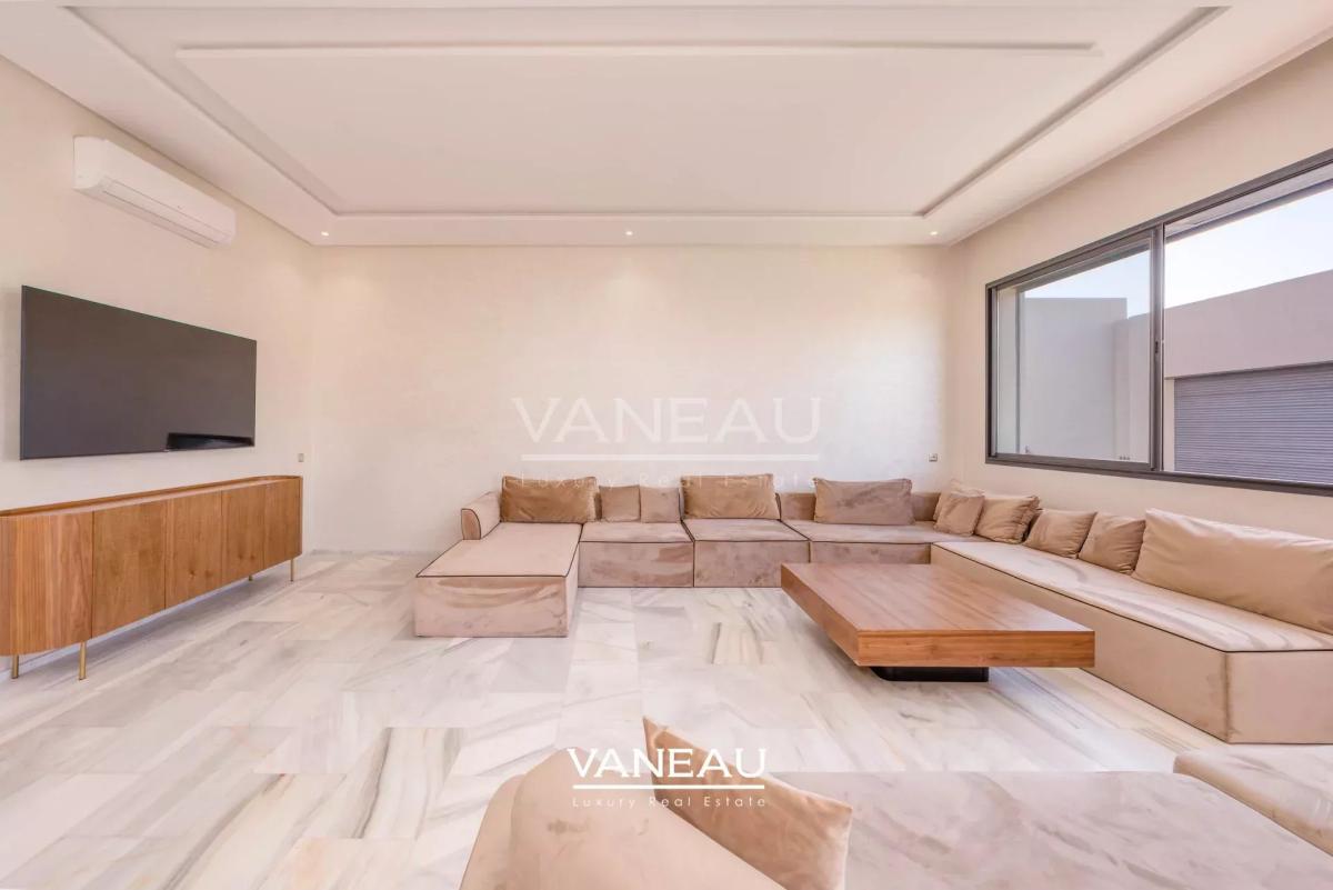 **À Vendre : Villa Spacieuse avec 5 Chambres à Marrakech**