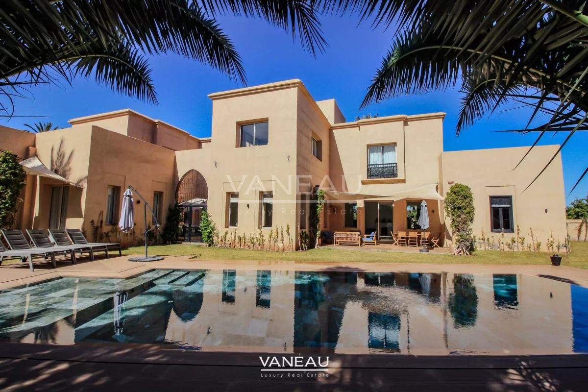 Sompteuse villa nichée au coeur de la Palmeraie