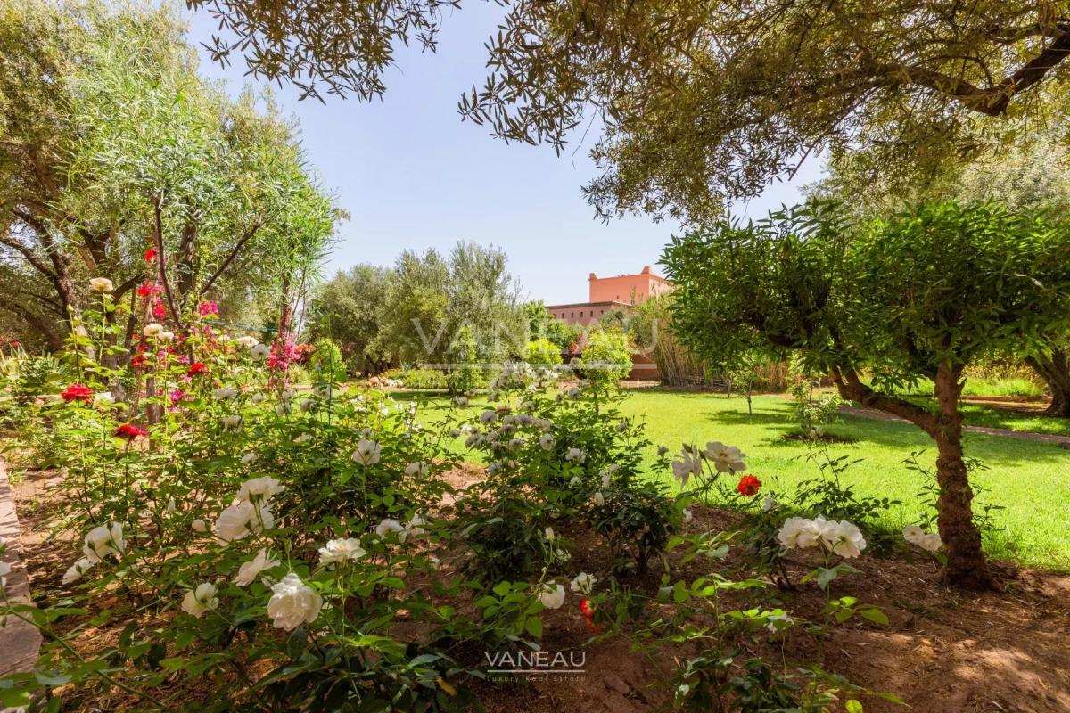 Un havre de paix au pied de l'Atlas sur 1 hectare avec VNA