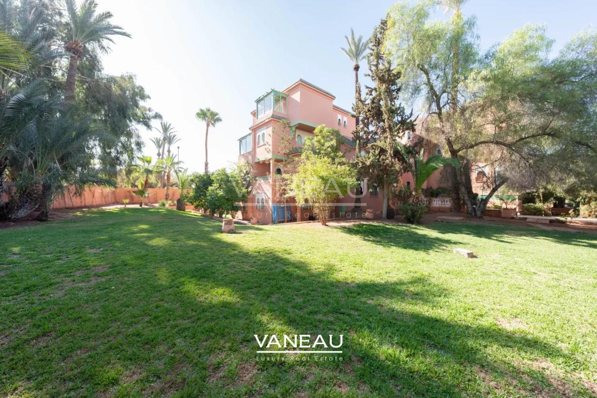 Grand appartement en duplex de trois chambres à la Palmeraie