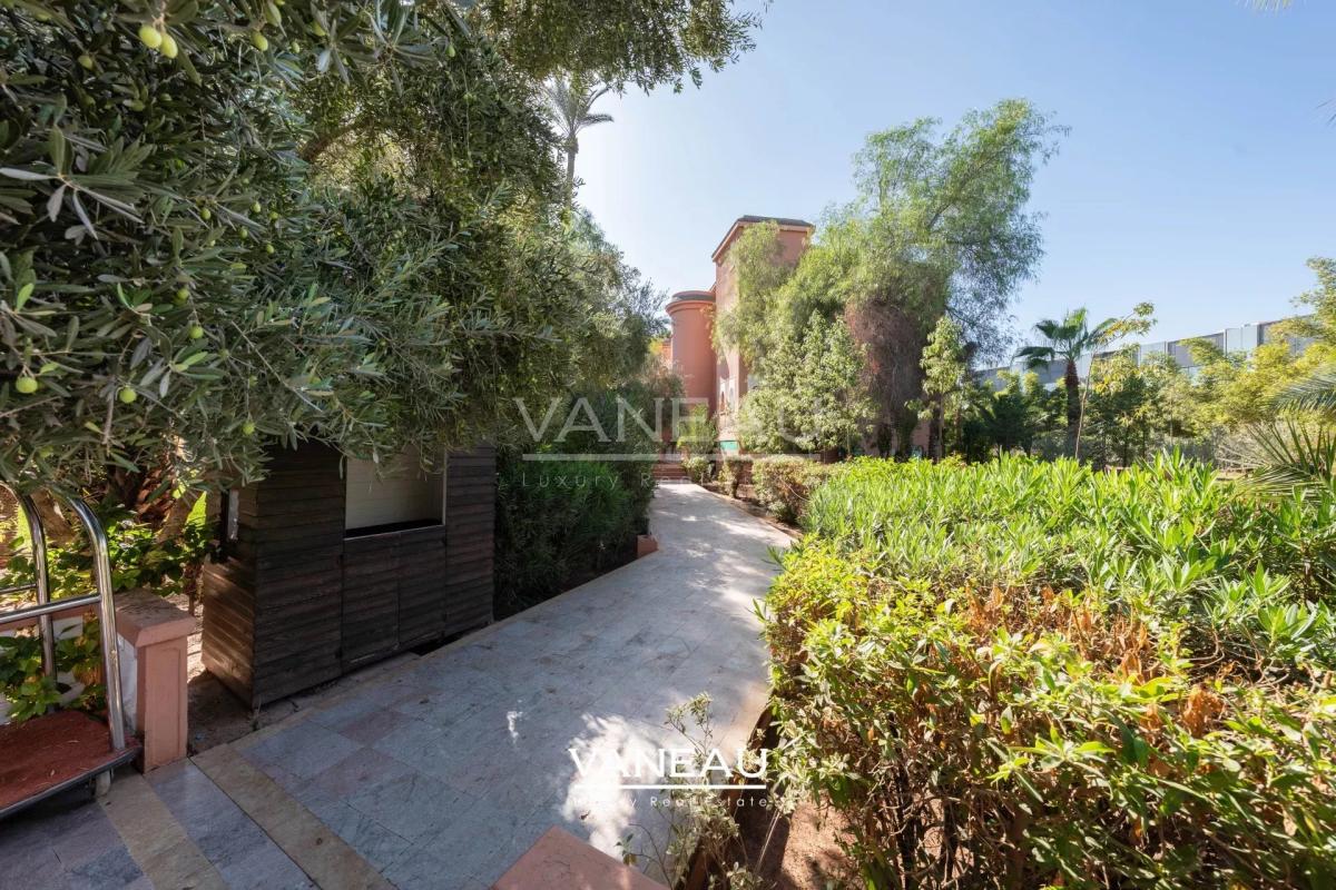 Grand appartement en duplex de trois chambres à la Palmeraie