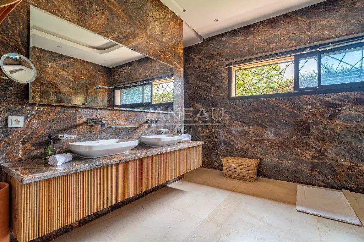 superbe villa contemporaine sur 2000m² carré de terrain