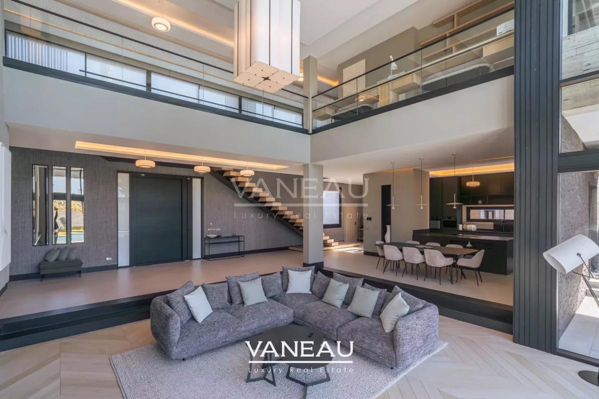 Villa neuve contemporaine a proximité de golfs prestigieux