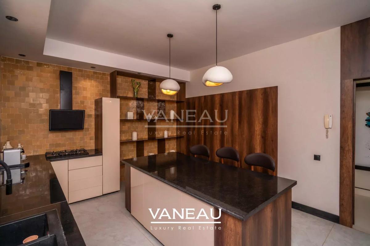 Villa rénovée par architecte à vendre sur Golf