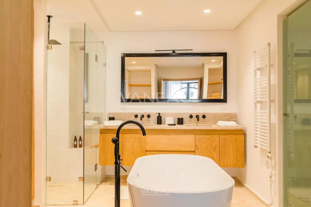 Appartement rdc avec avec piscine privée au coeur de l'Hivernage