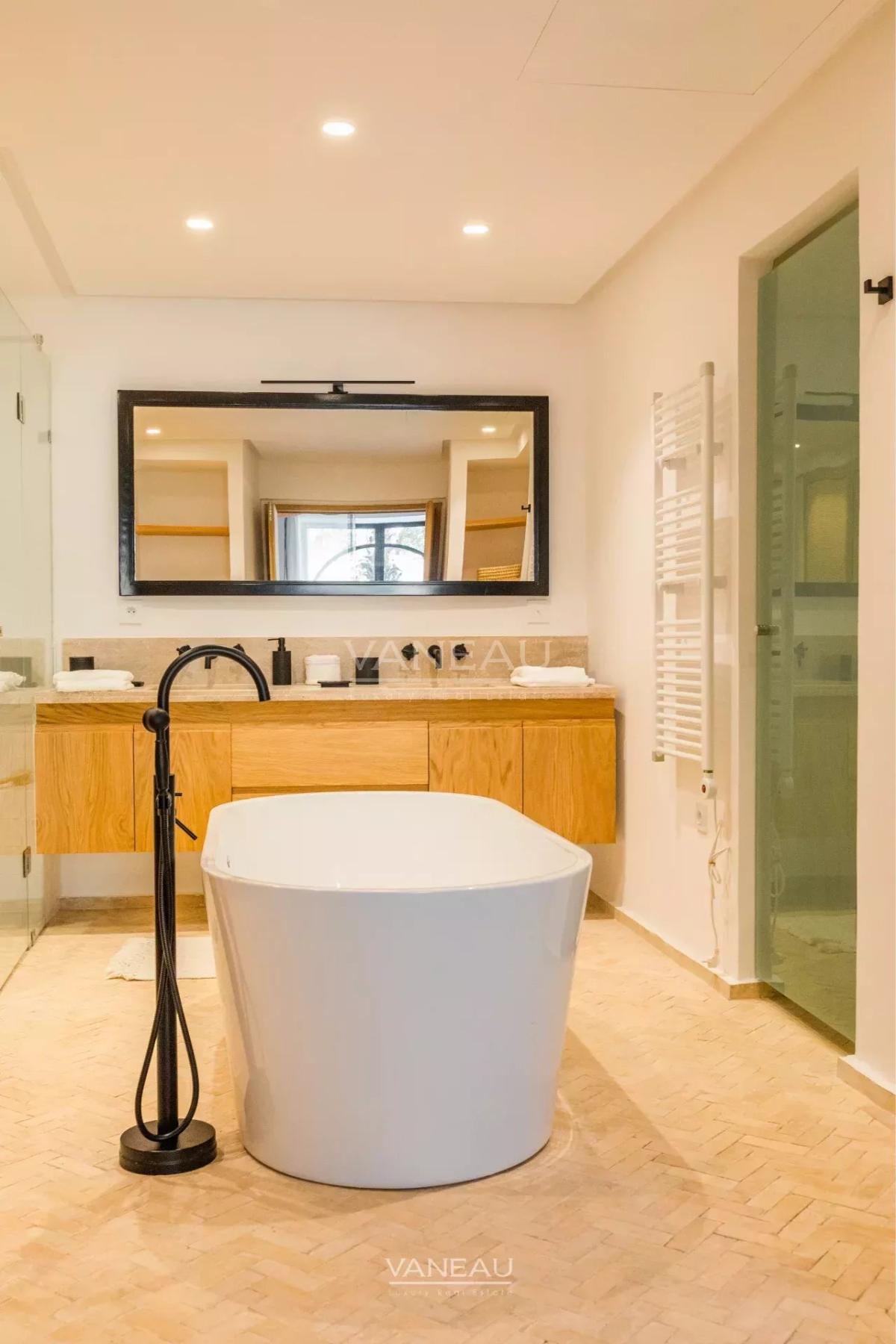 Appartement rdc avec avec piscine privée au coeur de l'Hivernage