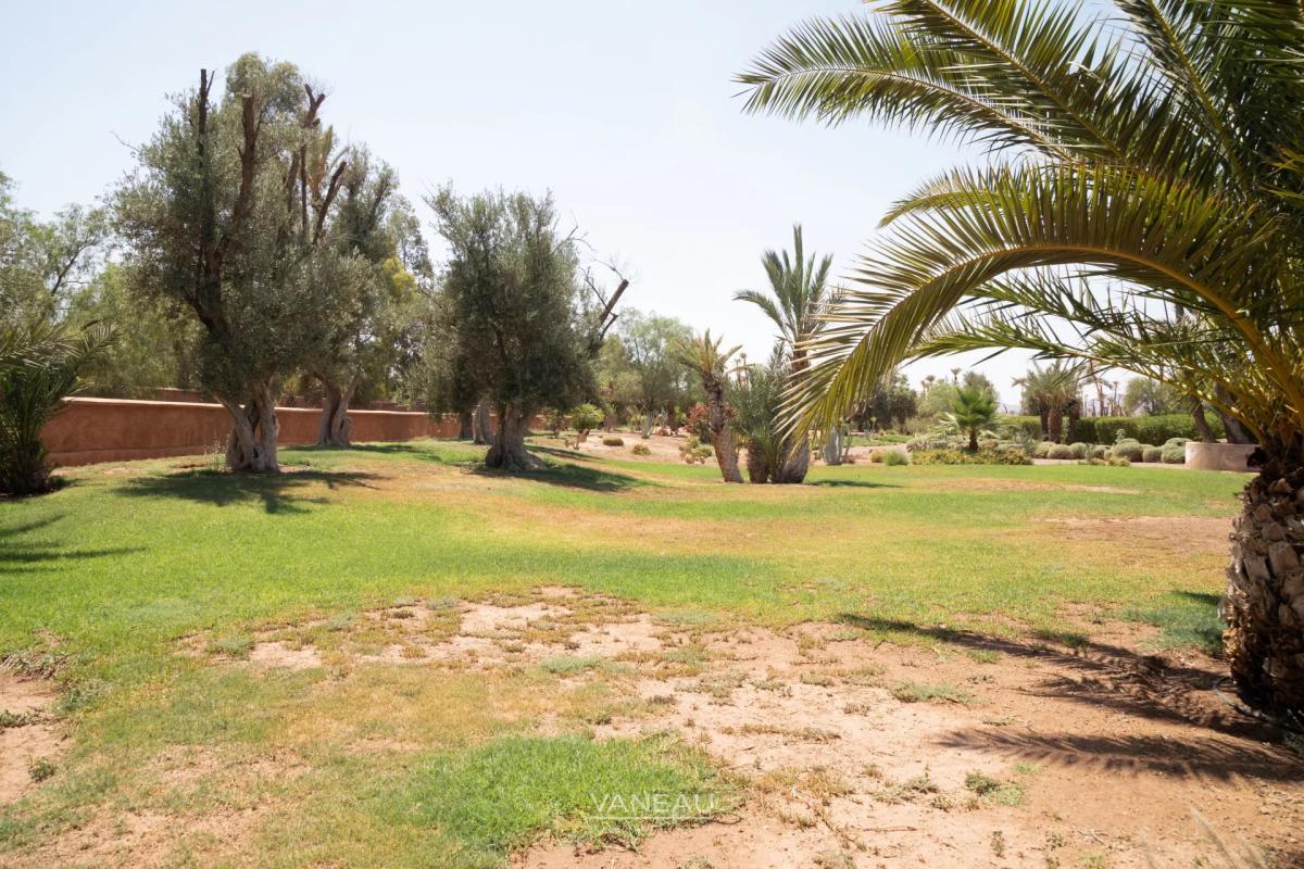 PALAIS À VENDRE AU COEUR DE LA PALMERAIE DE MARRAKECH