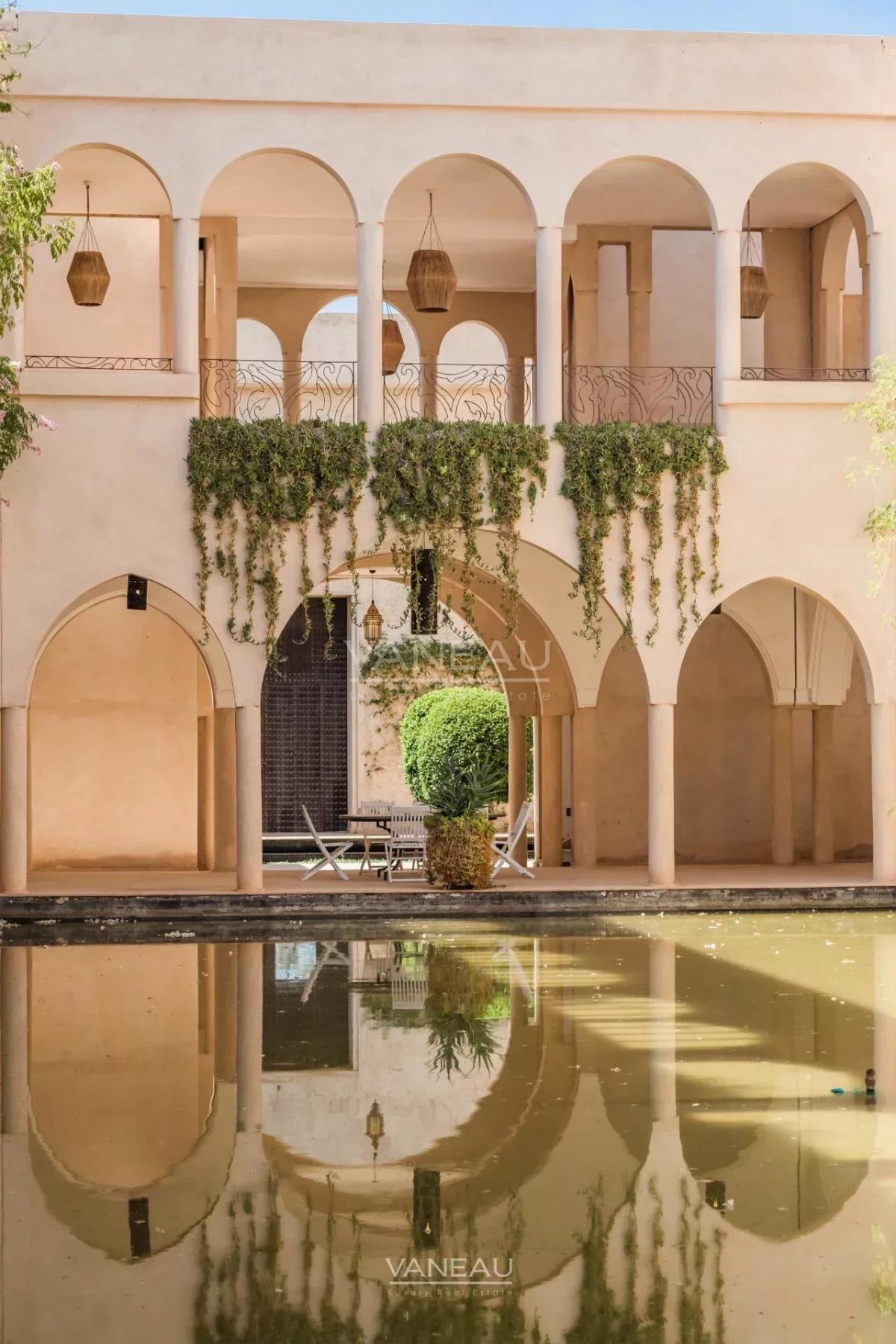 PALAIS À VENDRE AU COEUR DE LA PALMERAIE DE MARRAKECH