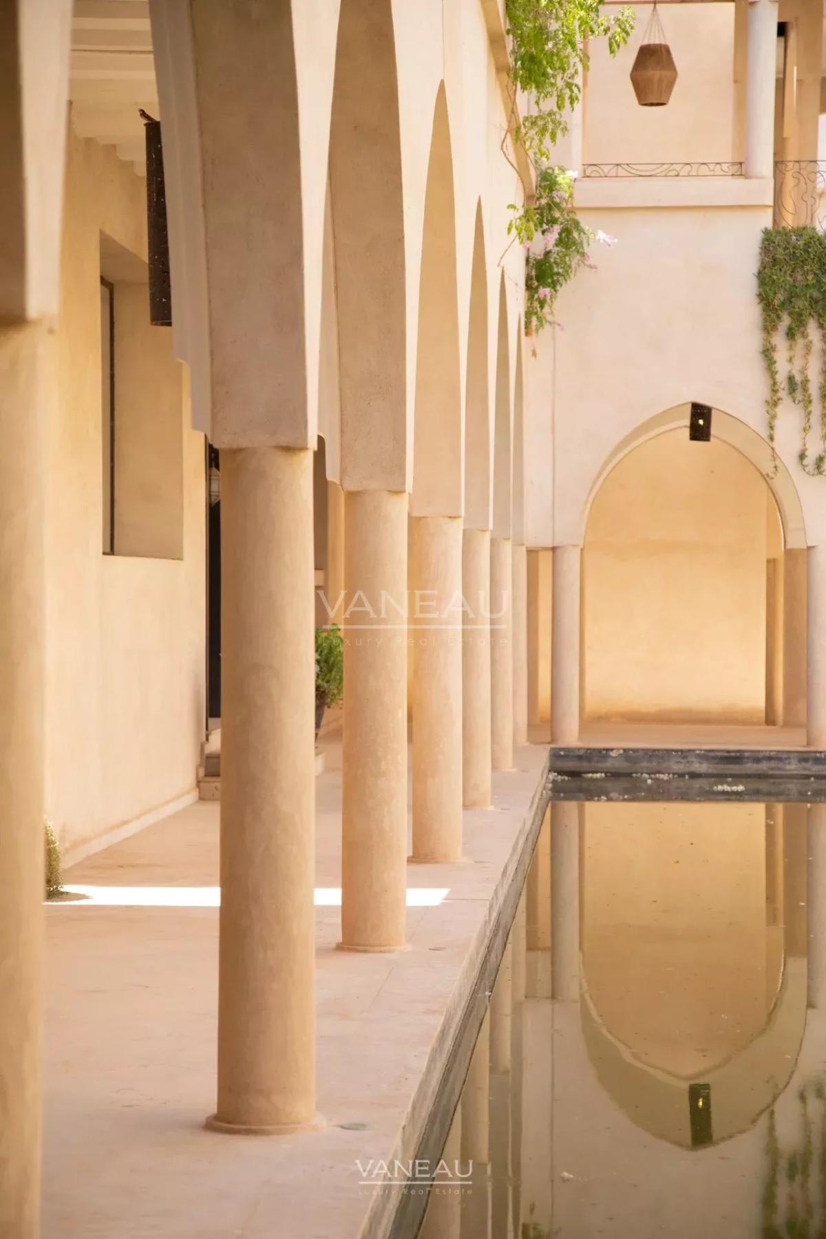 PALAIS À VENDRE AU COEUR DE LA PALMERAIE DE MARRAKECH