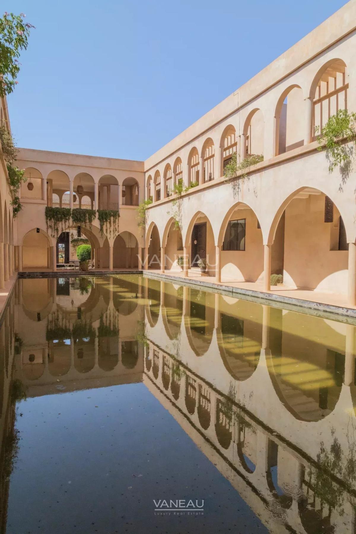 PALAIS À VENDRE AU COEUR DE LA PALMERAIE DE MARRAKECH
