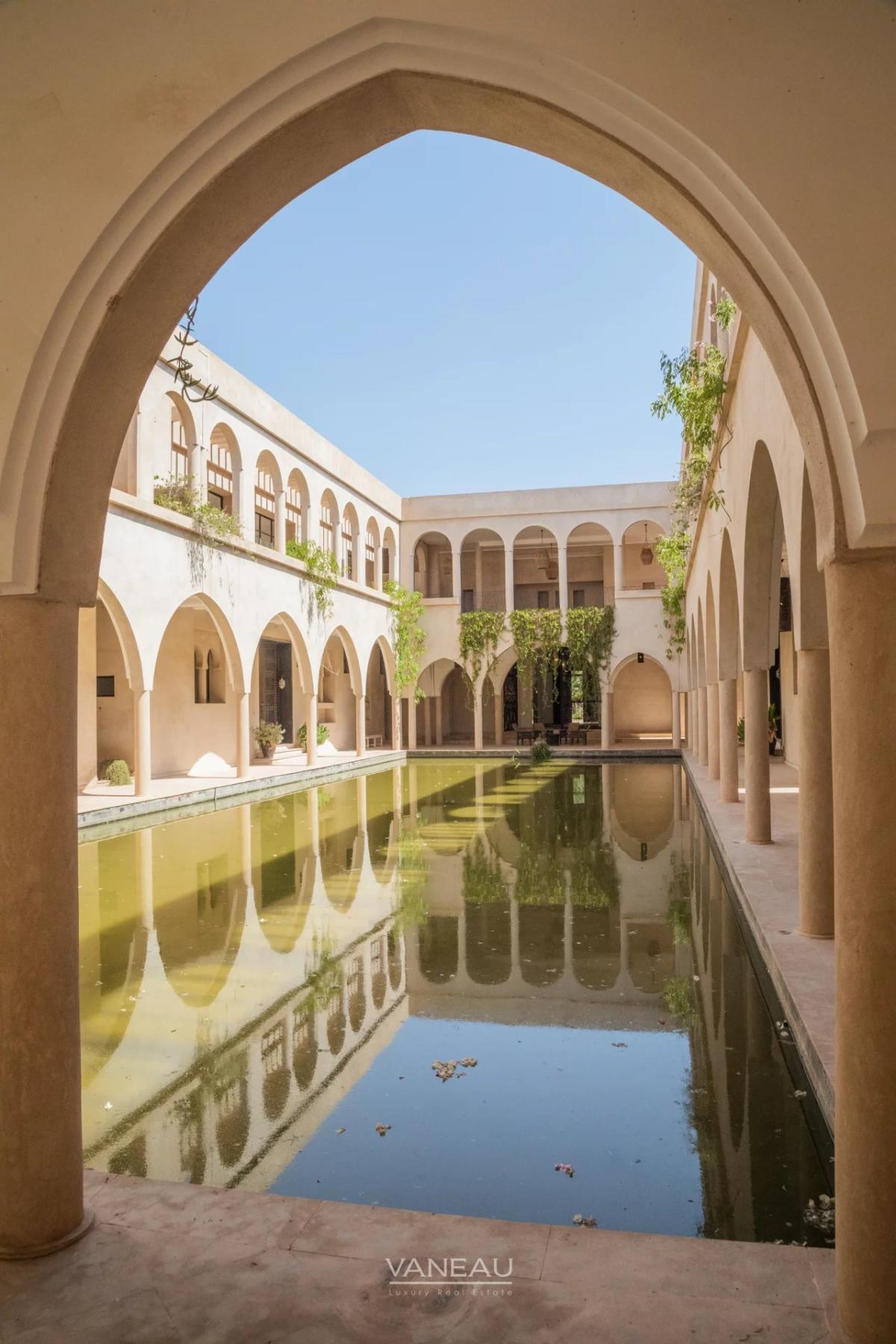 PALAIS À VENDRE AU COEUR DE LA PALMERAIE DE MARRAKECH