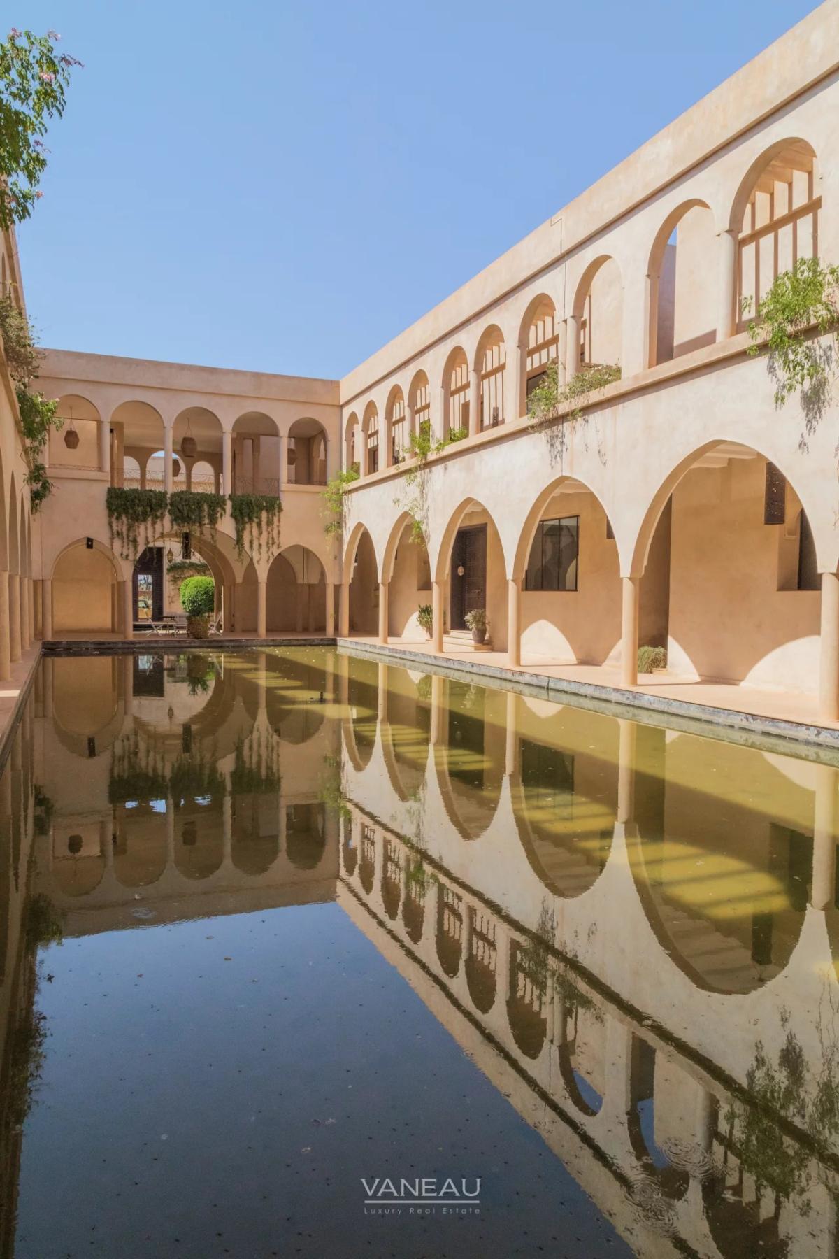 PALAIS À VENDRE AU COEUR DE LA PALMERAIE DE MARRAKECH