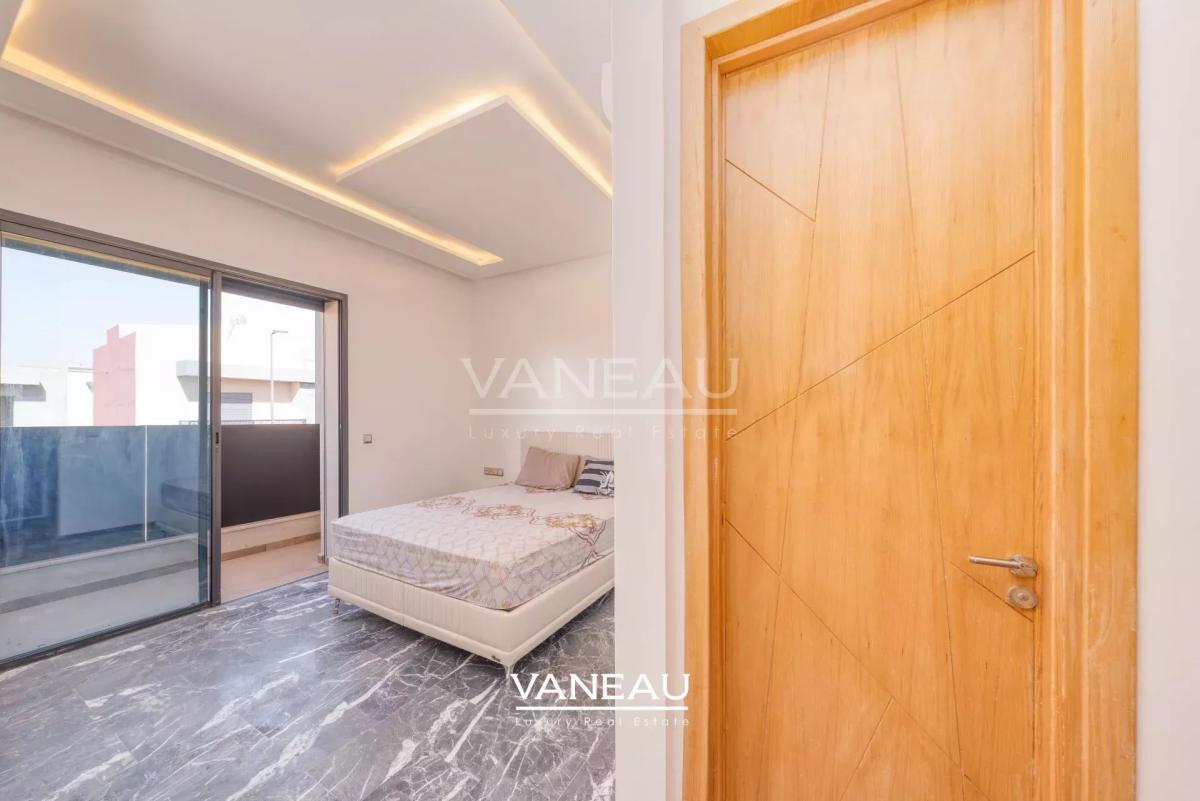**À Vendre : Villa Spacieuse avec 5 Chambres à Marrakech**