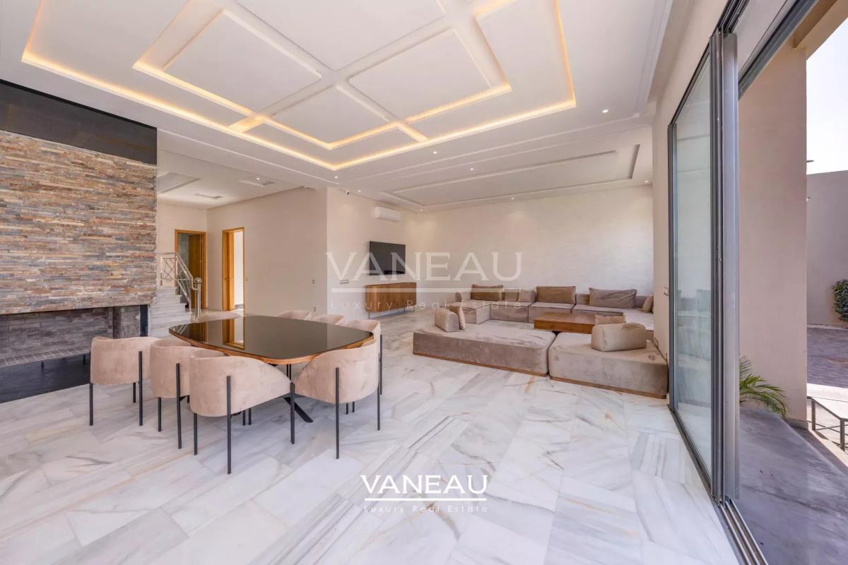 **À Vendre : Villa Spacieuse avec 5 Chambres à Marrakech**