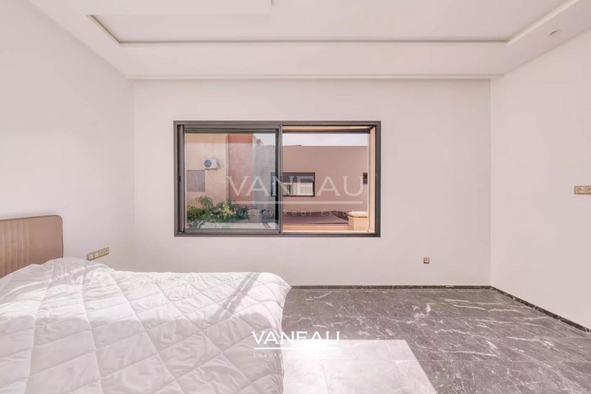 **À Vendre : Villa Spacieuse avec 5 Chambres à Marrakech**