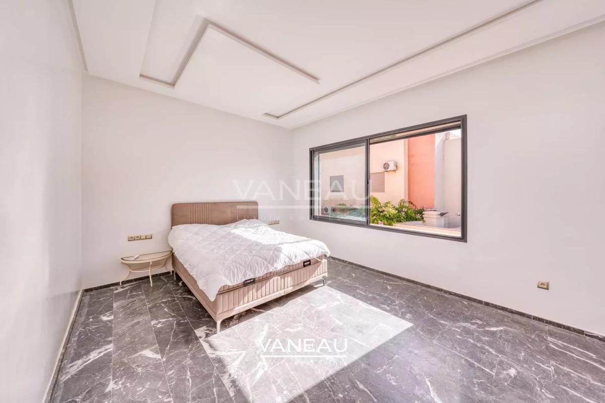 **À Vendre : Villa Spacieuse avec 5 Chambres à Marrakech**