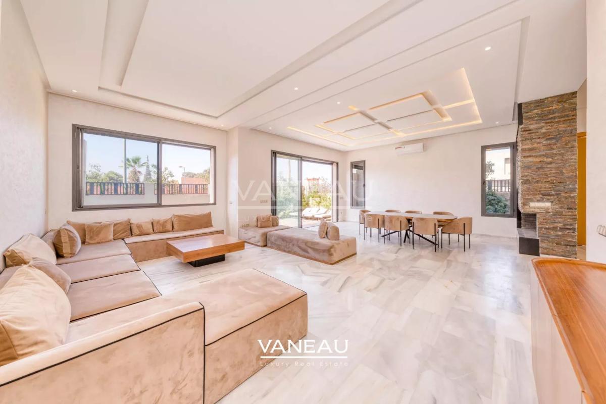 **À Vendre : Villa Spacieuse avec 5 Chambres à Marrakech**