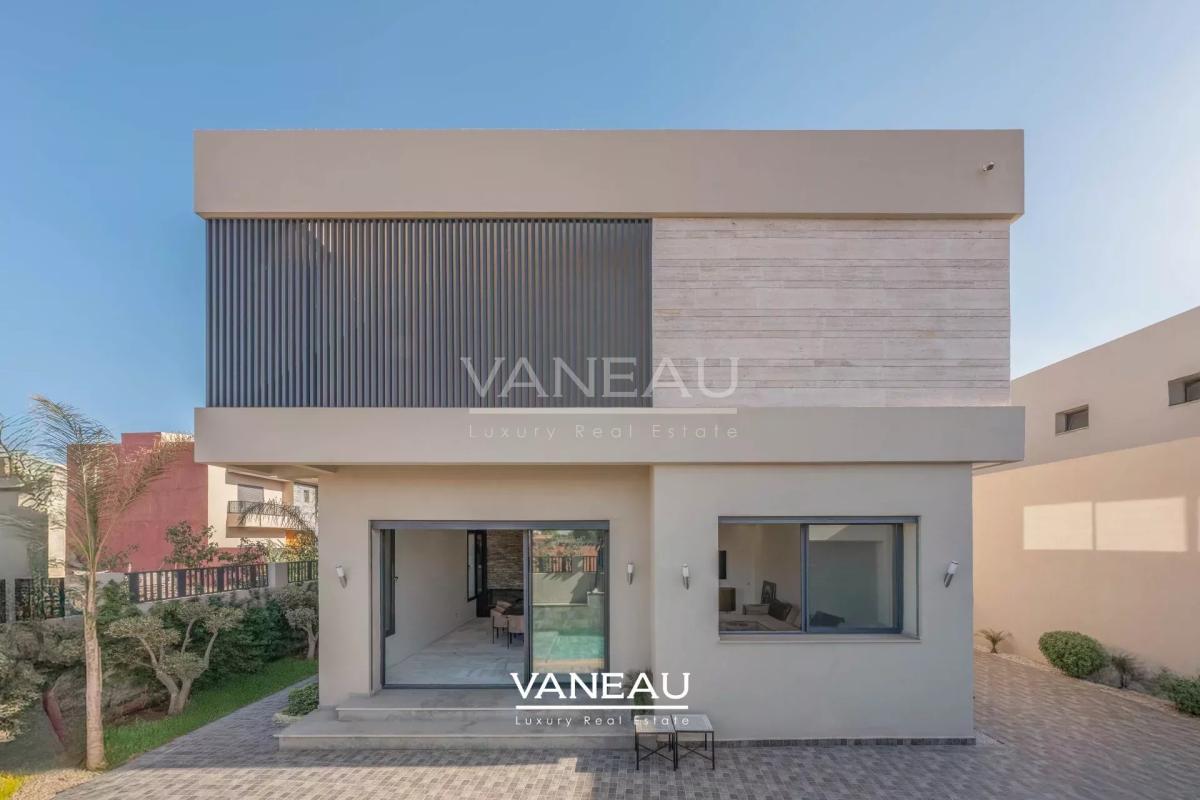 **À Vendre : Villa Spacieuse avec 5 Chambres à Marrakech**