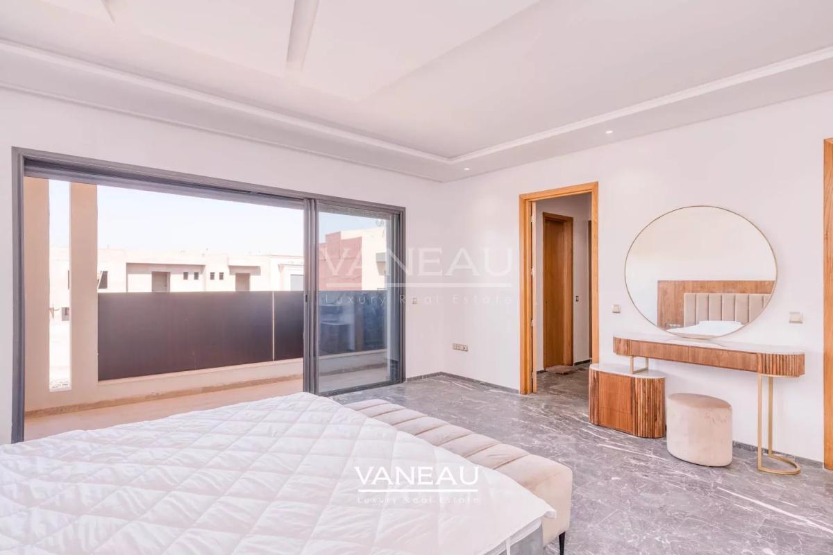 **À Vendre : Villa Spacieuse avec 5 Chambres à Marrakech**